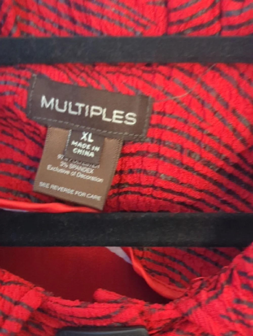Multiples Red Wave-Pattern Cape Coat with Black Buttons - Picture 2 of 3